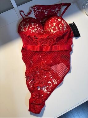 NWT Frederick's of Hollywood Alexa Zoe Red Lace Sheer Bodysuit Size small